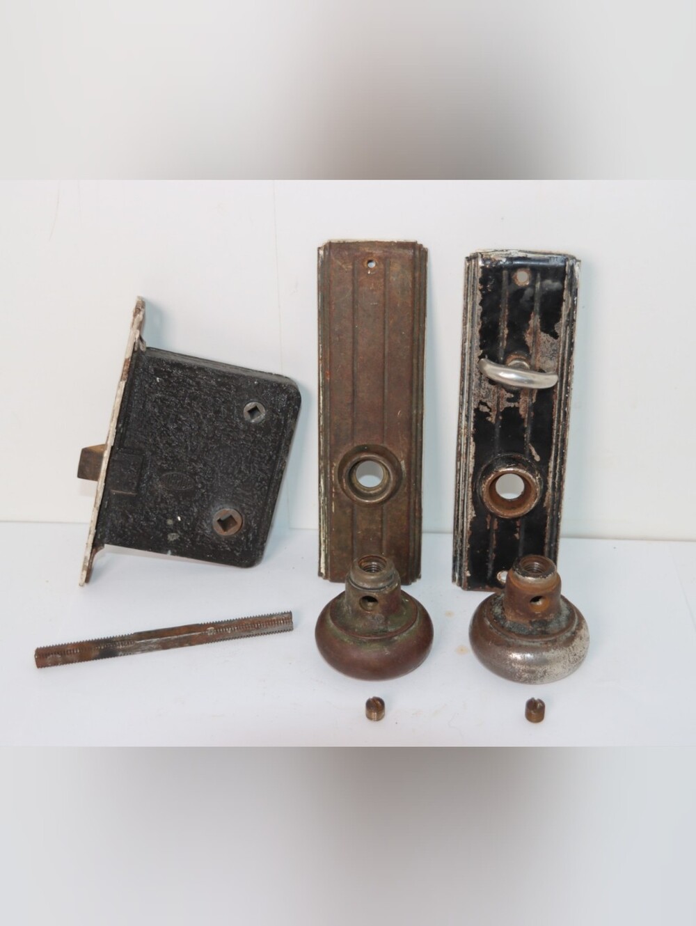 Antique-Style Door Lock Set with Knobs (Working Lock And Key)